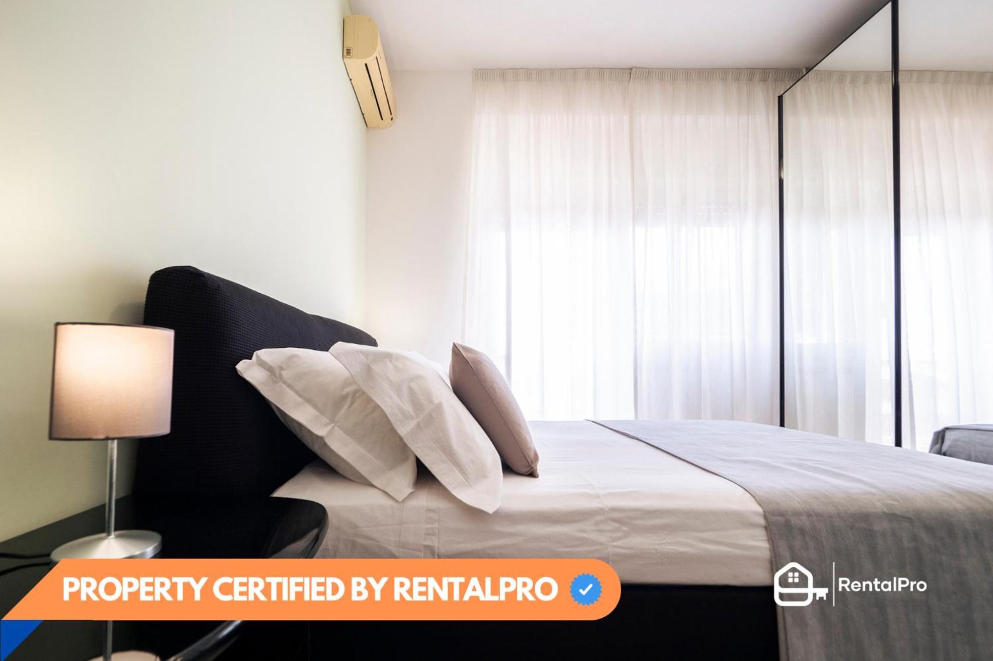 A/c - Pool - Parking Metro B Appartement *